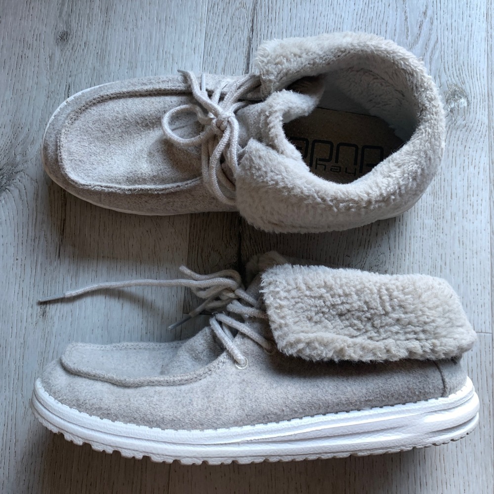 Hey Dude Womens Cream Britt Faux Fur Line Ankle Booties